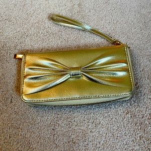 Wristlet gold